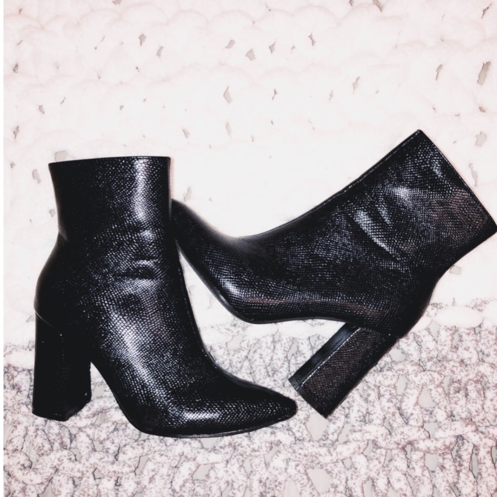Snake skin high ankle heeled boot.